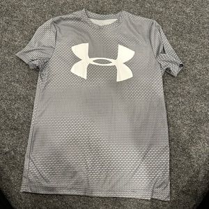 Short sleeve grey under armour t-shirt